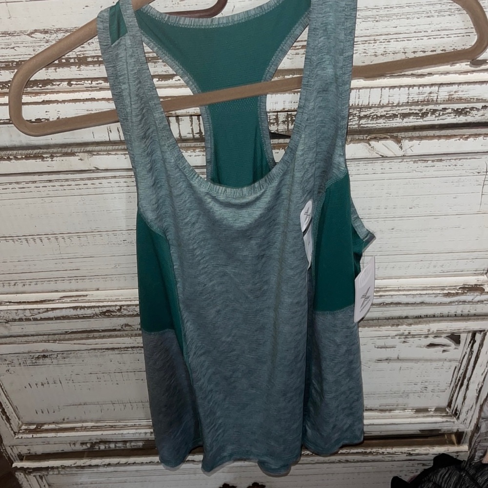 NWT xersion essential performance tank green heathered size xl anti odor